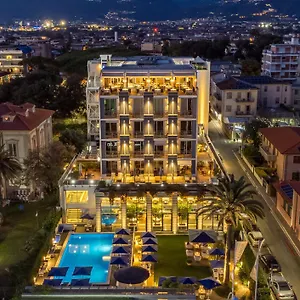 **** Otel Excelsior İtalya
